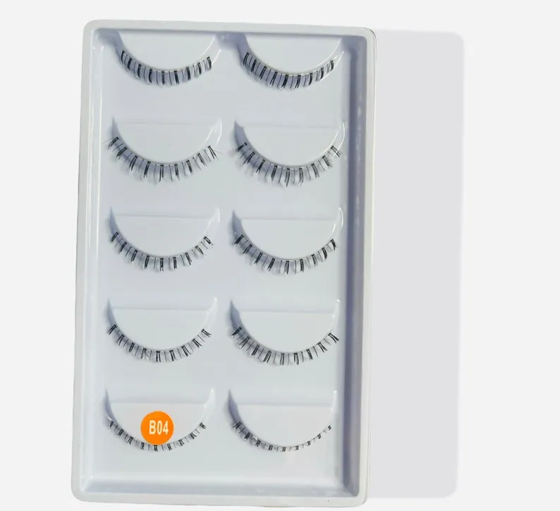 100% Bottom Lashes.Bottom lashes extension on the bottom help balance out and compliment the look of the top dramatic lashes.