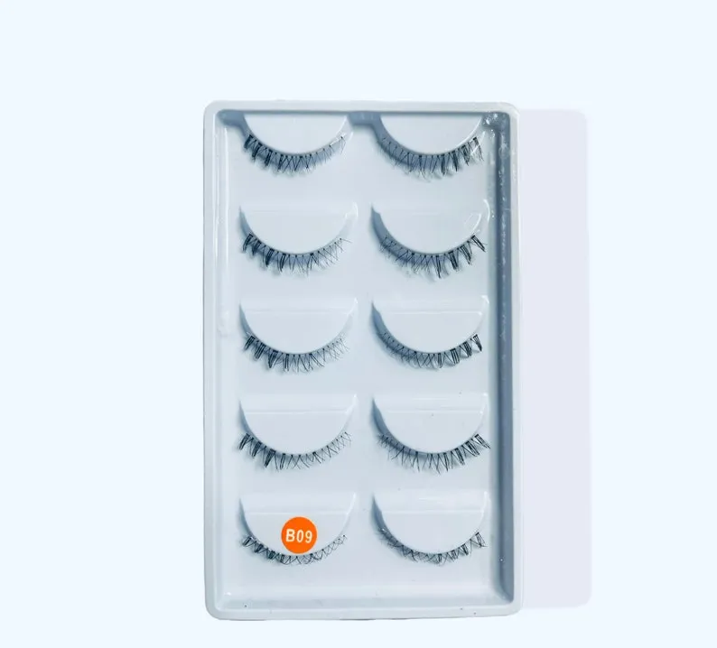 100% Bottom Lashes.Bottom lashes extension on the bottom help balance out and compliment the look of the top dramatic lashes.