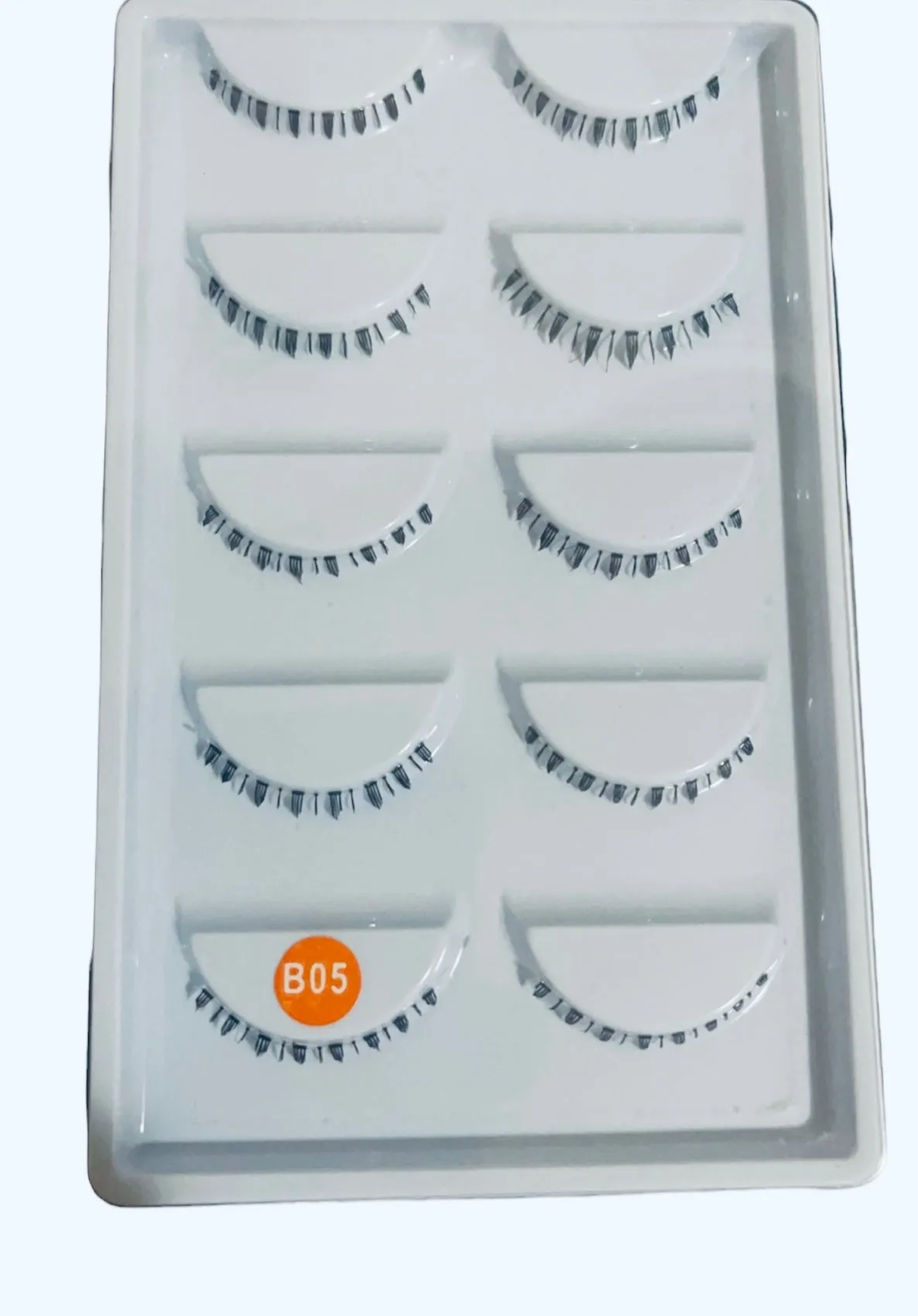 100% Bottom Lashes.Bottom lashes extension on the bottom help balance out and compliment the look of the top dramatic lashes.
