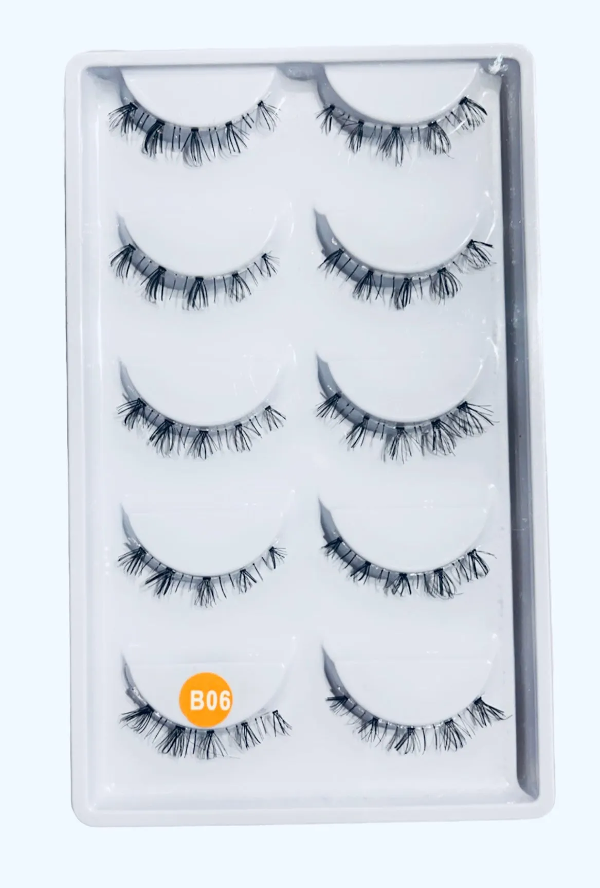 100% Bottom Lashes.Bottom lashes extension on the bottom help balance out and compliment the look of the top dramatic lashes.