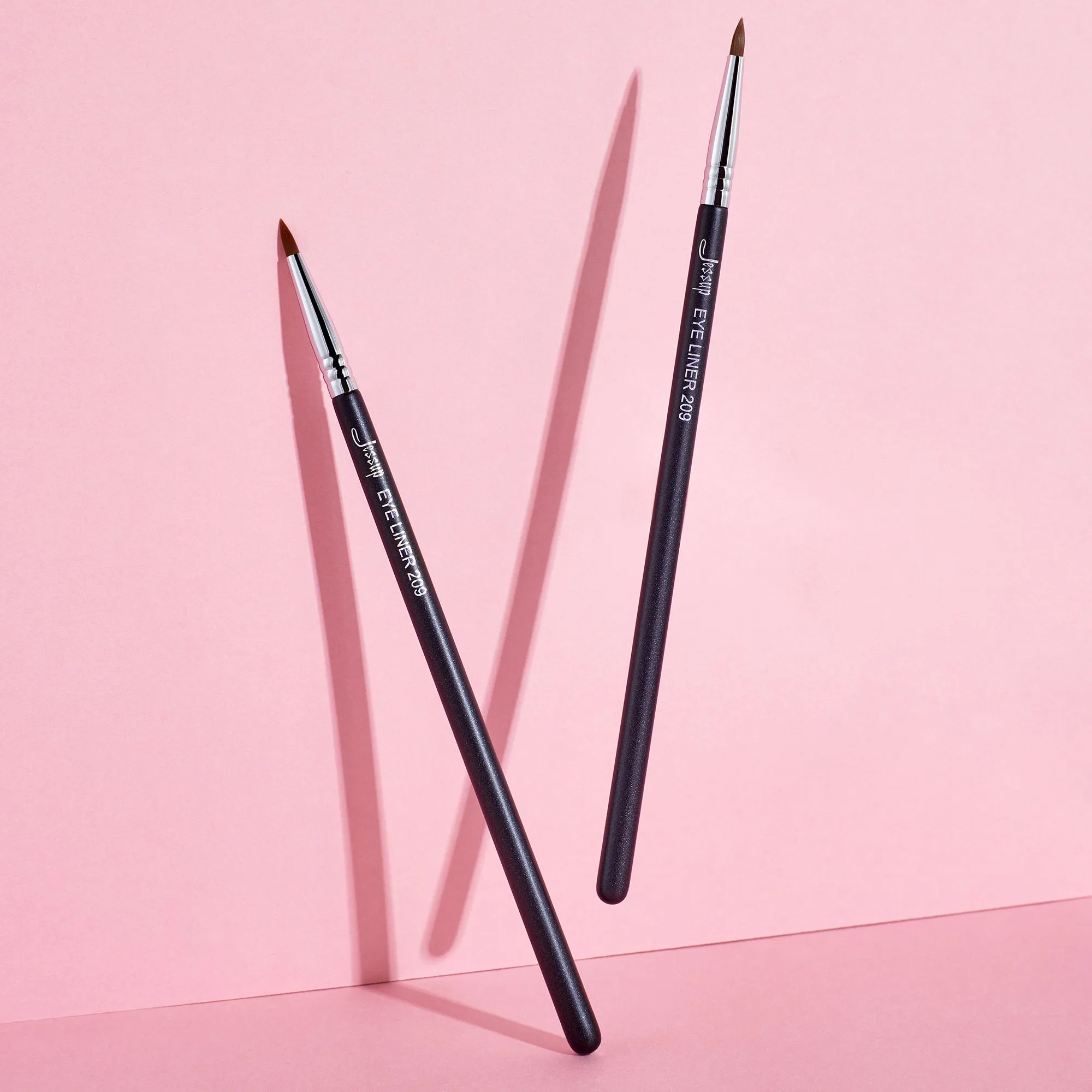 Eyeliner Makeup Brush 209