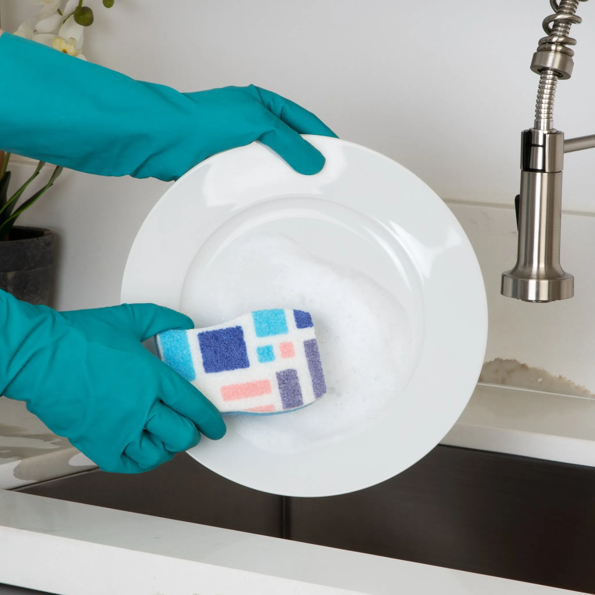 Smart Design Non-Scratch Cellulose Smart Scrub Sponge - Ultra Absorbent - Ergonomic Shape - Cleaning, Dishes, & Hard Stains