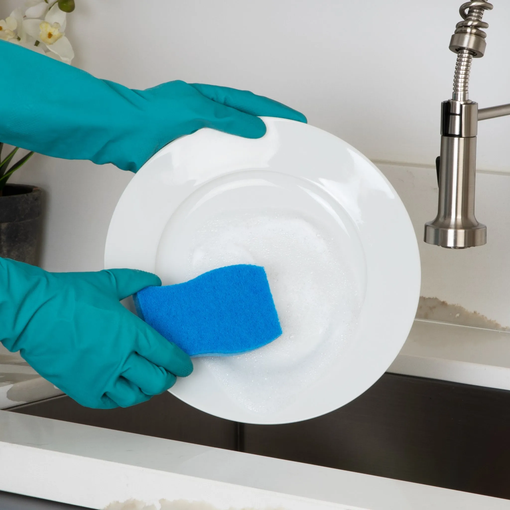 Smart Design Non-Scratch Cellulose Smart Scrub Sponge - Ultra Absorbent - Ergonomic Shape - Cleaning, Dishes, & Hard Stains